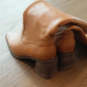 Elegant Tan Leather Women's Boots